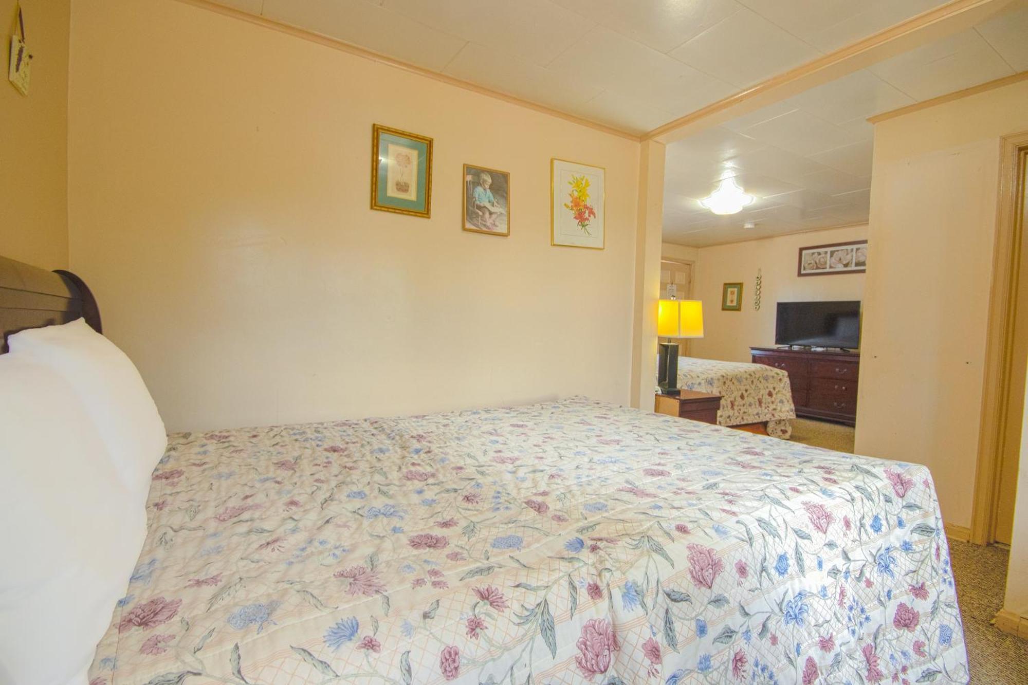 Sunflower Motel Hiawatha By Oyo Exteriör bild