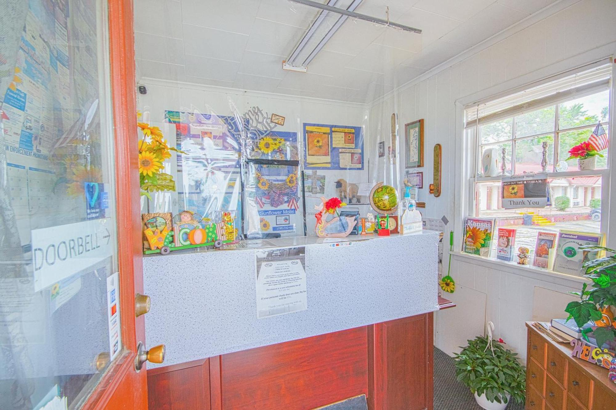 Sunflower Motel Hiawatha By Oyo Exteriör bild